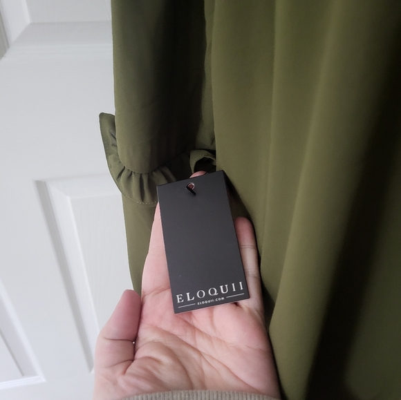 V-neck Ruffle Top - Picture 4 of 4